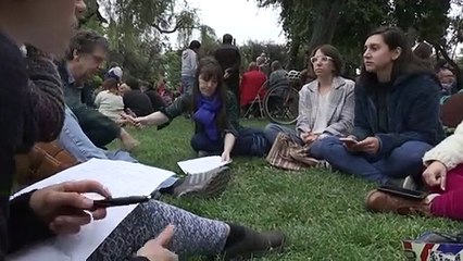 Cabildos ciudadanos en plazas de Chile para buscar una solución a la crisis social