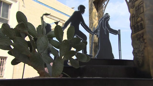 الفلسطينيون يحيون الذكرى 63 لمجزرة قرية كفر قاسم