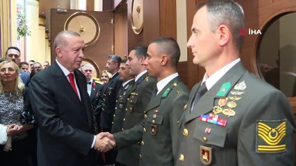 Cumhurbaşkanı Erdoğan'ı Kabul Töreni'nin yapıldığı salonda askerler karşıladı