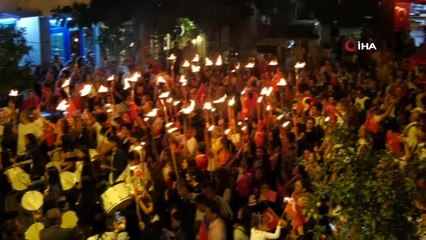 Kaş'ta Cumhuriyet yürüyüşü ve fener alayı