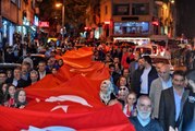 Beyoğlu'nda dev Türk bayrağı ile Cumhuriyet yürüyüşü