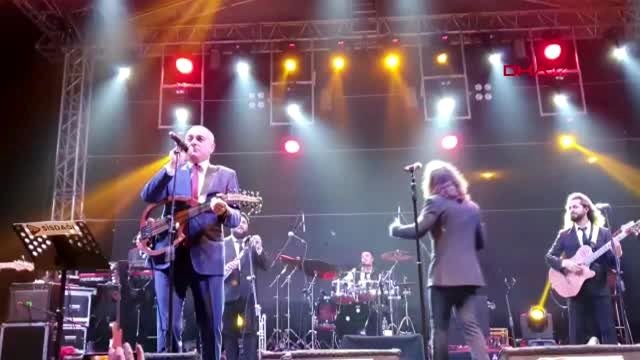 Bursa koray avcı, gemlik belediye başkanı sertaslan ile düet yaptı