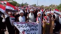العراق: مقتدى الصدر ينضم إلى المتظاهرين في ساحات الاعتصام في النجف