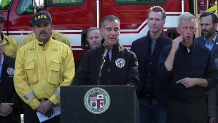 Fuertes vientos amenazan con avivar incendios de California