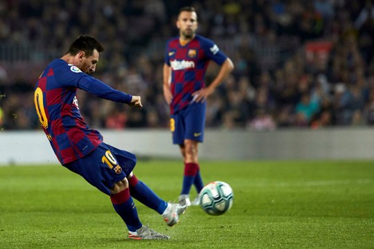 Lionel Messi overtakes Cristiano Ronaldo Goal Scoring Record | Oneindia Malayalam