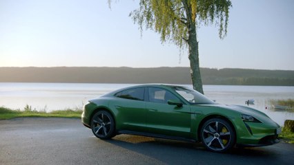 The new Porsche Taycan Turbo S Design in Mamba Green
