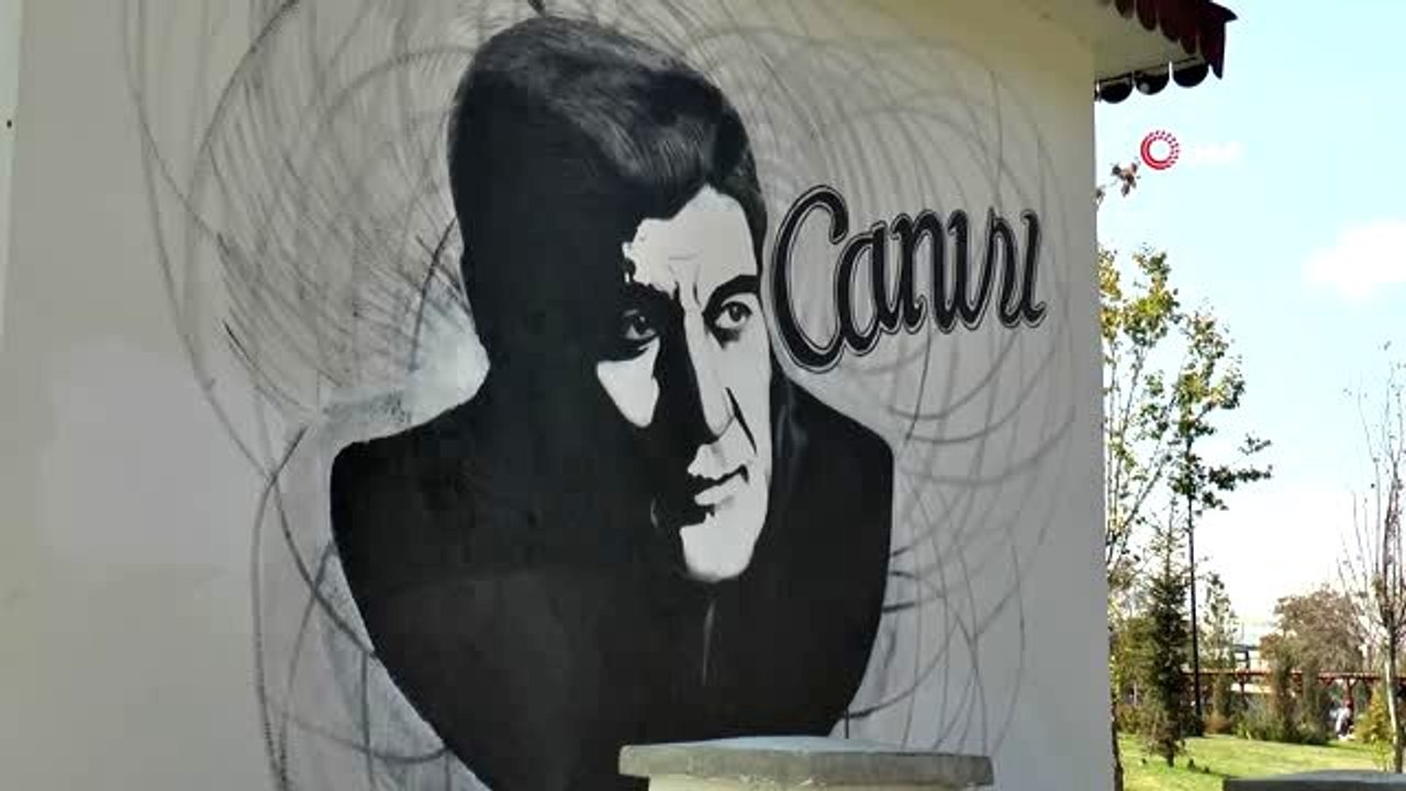 Erzurumlu sanatçı İbrahim Erkal'ın portresi duvara resmedildi