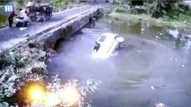 Un père jette son enfant sur un pont alors que sa voiture est en train de couler