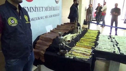 1 buçuk milyonluk gergedan boynuzu, piton yılanı derisi ve fil dişi ele geçirildi