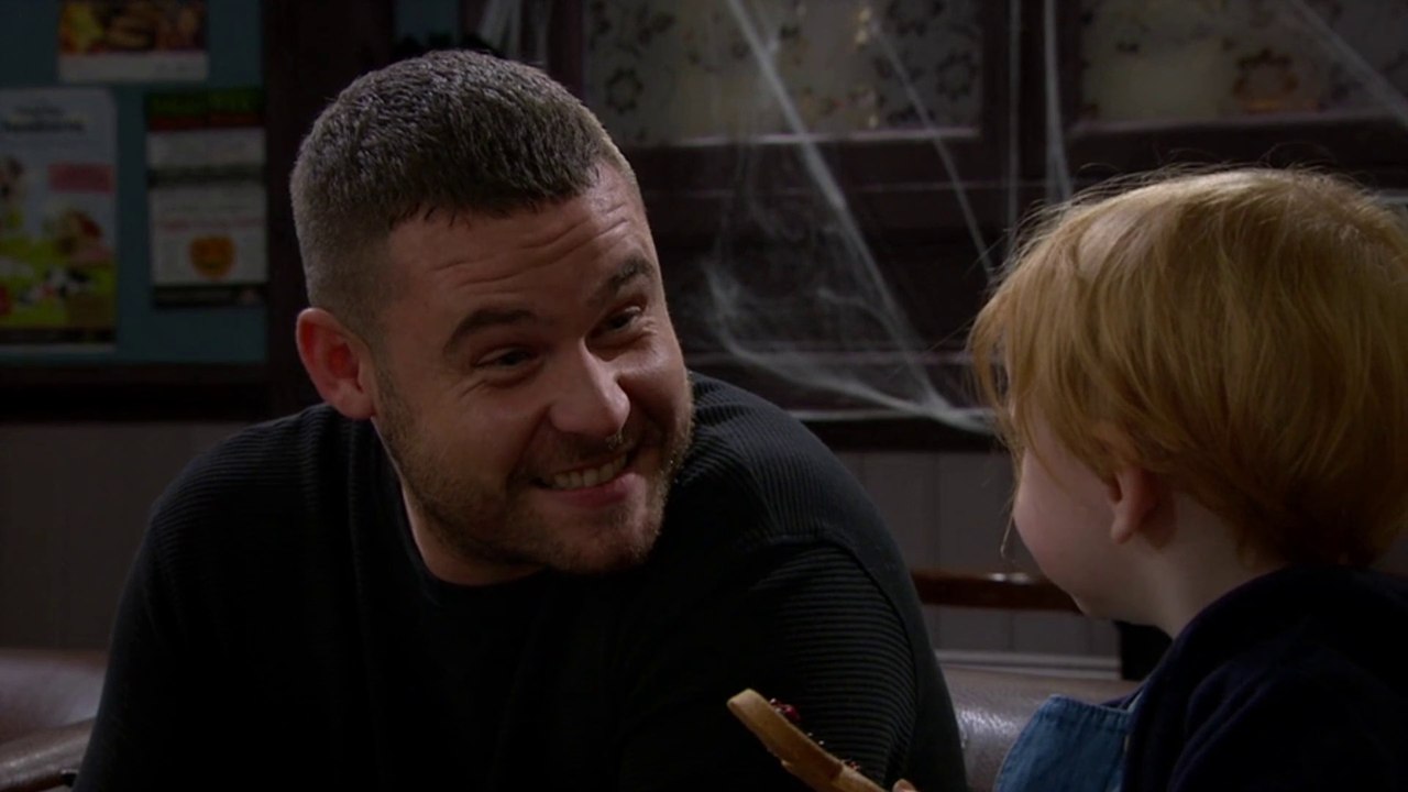Robron - Seb Comes To Cheer Up Daddy Aaron & Aaron Tells Seb Where Daddy Robert’s Gone..