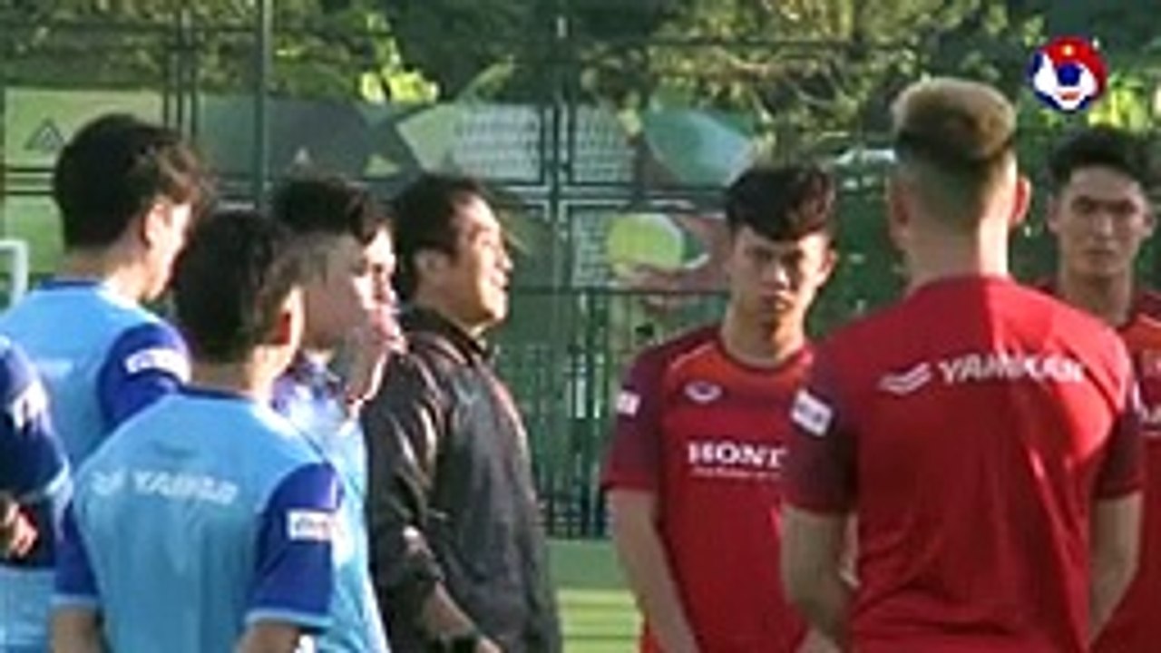 U22 Việt Nam hứng khởi tập luyện buổi đầu tiên hướng tới SEA Games 30 | VFF Channel