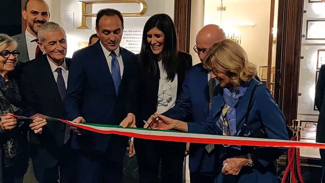 Appendino - In piazza San Carlo apre il nuovo negozio #Biraghi. (29.10.19)