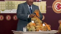 CHP'li vekil Meclis'te patates soydu, yerli patatesi tanıttı: Vatandaş patatesi daha ucuza yiyebilir