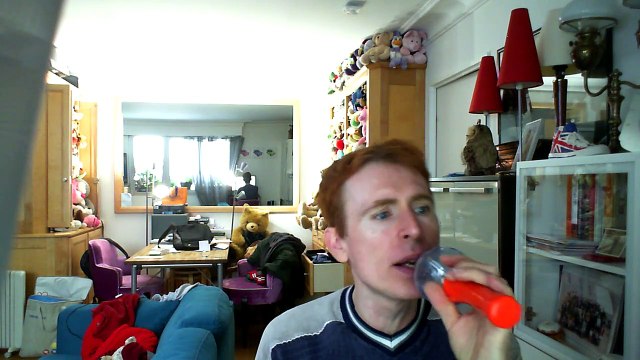 Wiwi égratigne alive de Mome & Midnight To Monaco