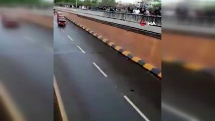 - Irak protestolarının simgesi "tuktuklar"- Tuktukların arkasına asılan Türk bayrağı dikkat çekti