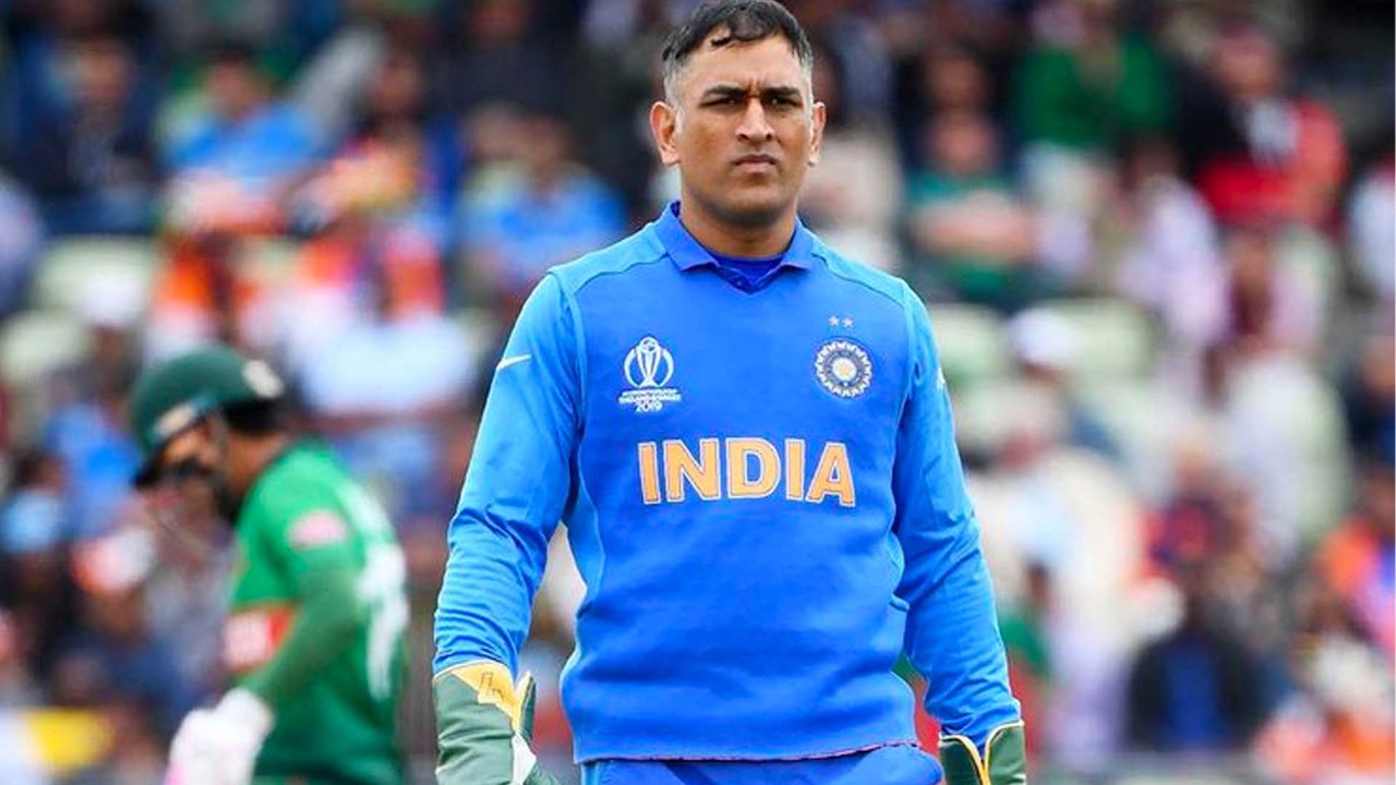 Dhoni Fans Anger On Dhoni Haters | Oneindia Kannada