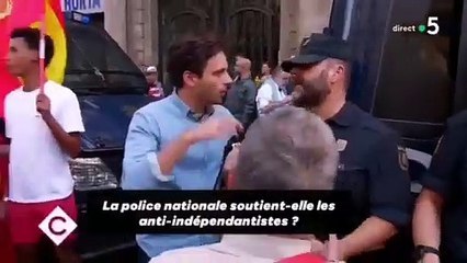 Un Policía Nacional le pone las cosas claritas sobre Cataluña a un revoltoso periodista francés