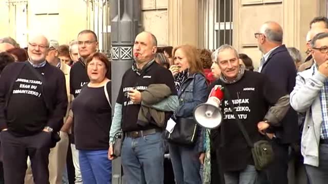 Los profesores vascos piden al gobierno sus indemnizaciones por jubilación anticipada