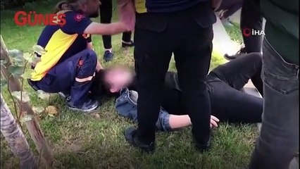 Kavgada oğlu dayak yeyince çılgına döndü