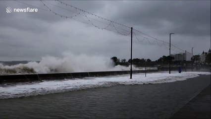 Strong winds and waves hit Devon coast