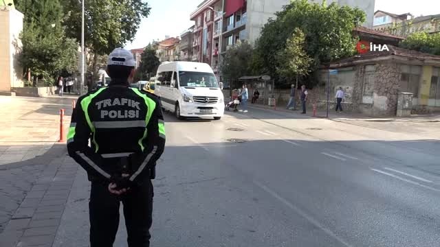 Denizli'de yaya uygulamasında polise sürücülerden hem tepki hem övgü..1 ay içinde yayaya yol...
