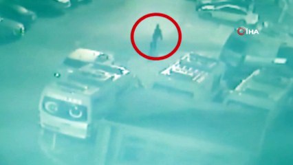 Ambulansın çalınma anı kamerada