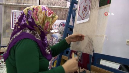 Bin Yıl Önce Kayı Boyu Kadınlarının İşledikleri Motifleri Dokuyorlar