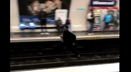 Metroda görenleri şoke eden anlar
