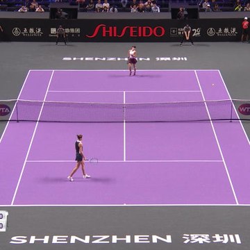 Andreescu retires as Pliskova takes first WTA Finals win