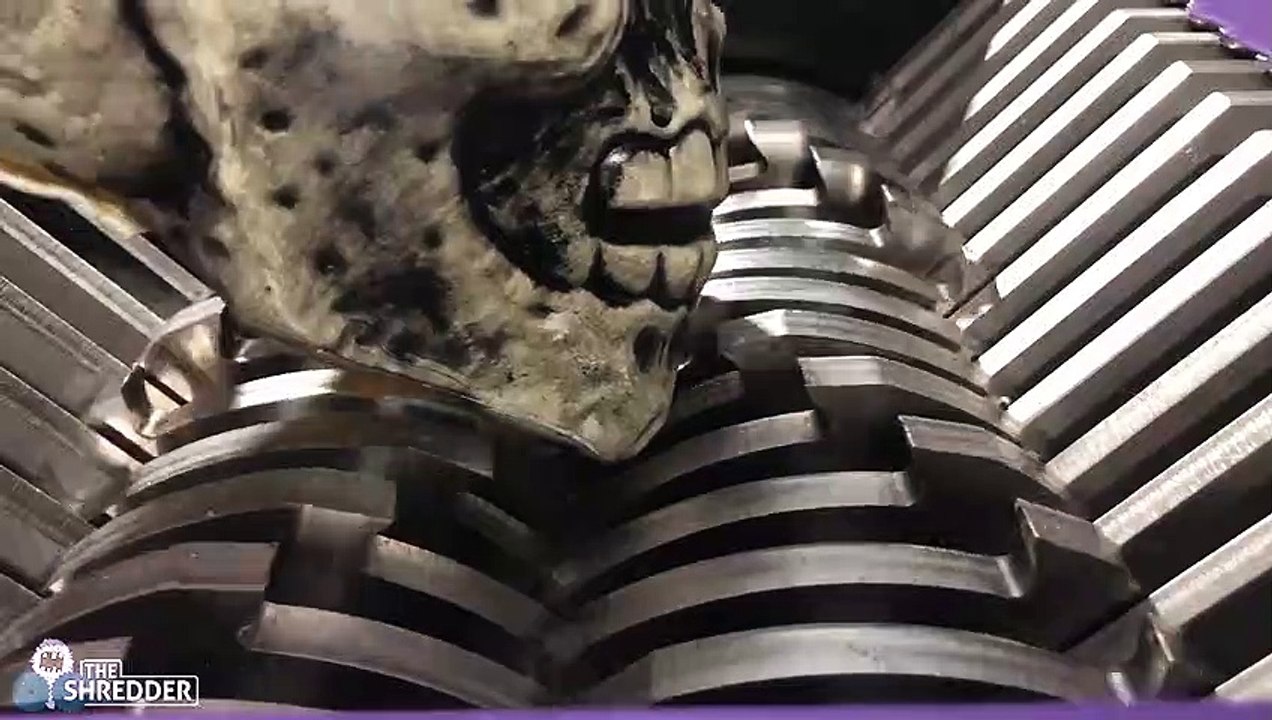Shredding skull slowly | Shredding Halloween stuff