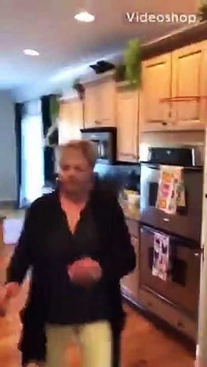 Il surprend tous les jours sa famille avec une corne de brume !