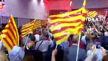El PSOE esconde la banderas de España en los actos de Sánchez en Cataluña