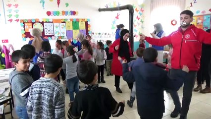 Liderler ve gönüllüler, minik yürekleri sevindirdi