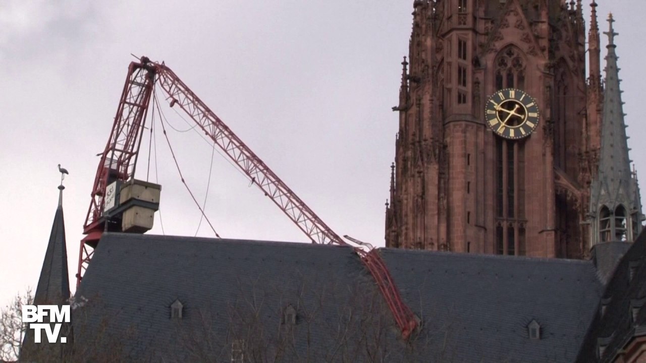 Une grue s'est effondrée sur le toit de la cathédrale de Francfort lors du passage de la tempête Ciara