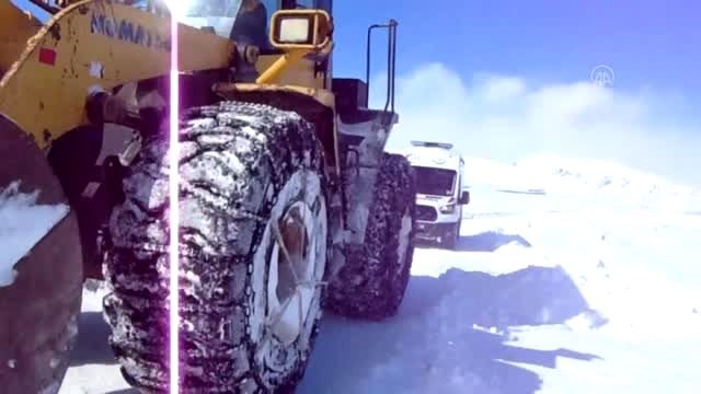 Başkale'de KOAH hastası 5 saatlik çalışmayla hastaneye ulaştırıldı