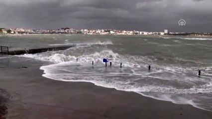 Didim'de fırtına hayatı olumsuz etkiledi