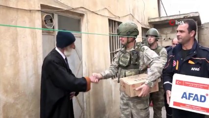 - Mehmetçikten Suriyelilere sağlık ve gıda yardımı