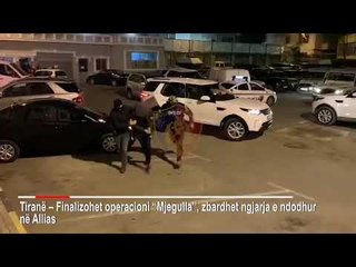 Télécharger la video: Report TV - Arrestohet një nga autorët e plagosjes së çiftit të biznesmenëve Laze në Tiranë!