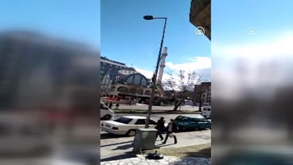 Şiddetli rüzgar minarenin cam kubbesini yıktı