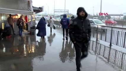 İstanbul-istanbul'da gökgürültülü sağanak yağmur
