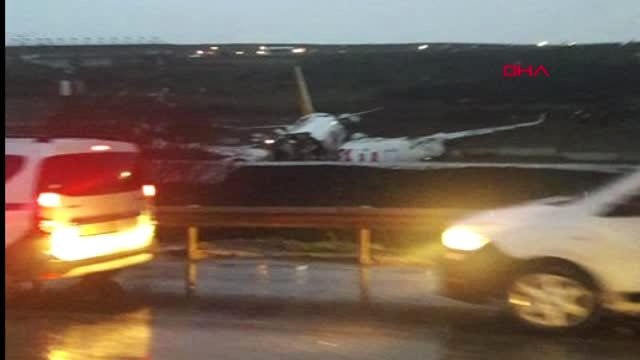 İstanbul sabiha gökçen havaalanı uçak pisten çıktı