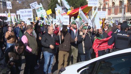 Agricultores se manifiestan por la "pésima" situación del sector