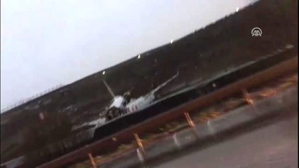 Sabiha Gökçen Havalimanı'nda bir uçak pistten çıktı (1)