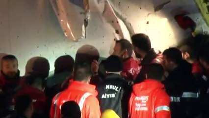 Üçe bölünen Pegasus uçağındaki arama kurtarma çalışmalarından görüntüler