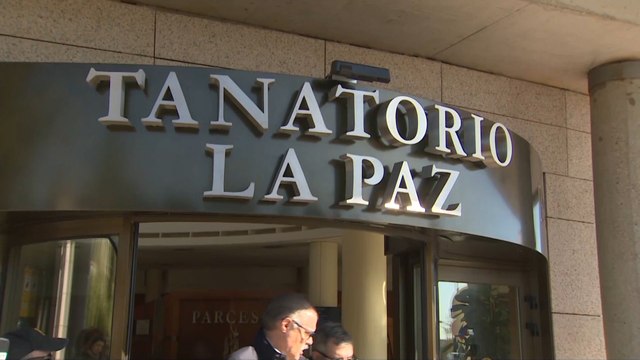 Diferentes personalidades acuden al tanatorio de José Luis Cuerda