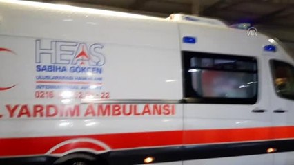 Sabiha Gökçen Havalimanı'nda pistten çıkan uçak kazasında yaralananlar hastaneye getirildi (2)