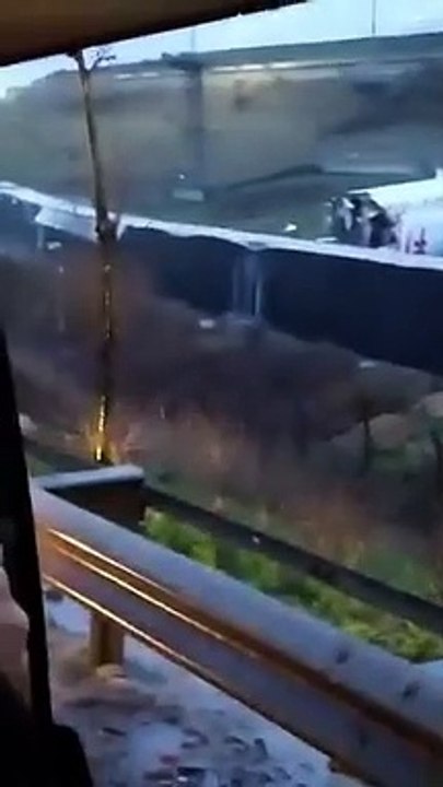 Le Fil Actu - Turquie : Un avion de ligne sort de piste et se brise en deux après son atterrissage à Istanbul - Au moins 52 personnes blessées