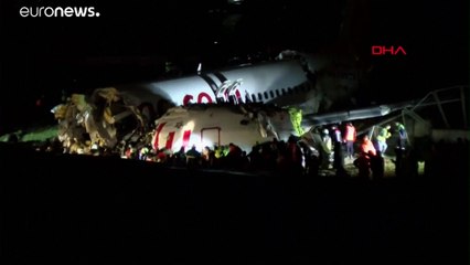 Um morto e 157 feridos em acidente aéreo na Turquia