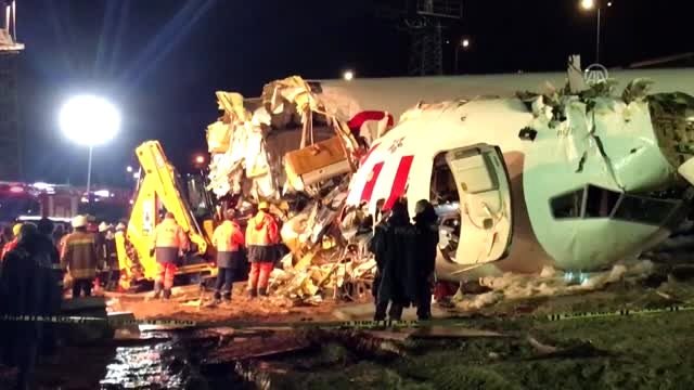 Sabiha Gökçen Havalimanı'nda uçağın pistten çıkması - Ekiplerin çalışması