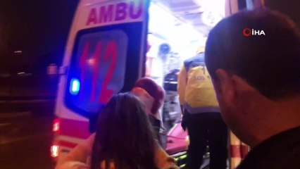 Tıra çarpan otomobilin tavanı uçtu: 5 yaralı